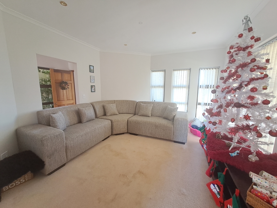 6 Bedroom Property for Sale in Greenways Golf Estate Western Cape